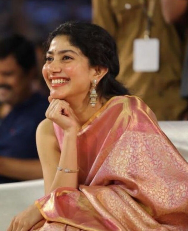 MV-KNJ-0003-  Celebrity Inspired Banarasi Soft Tissue kanjivaram Silk Saree